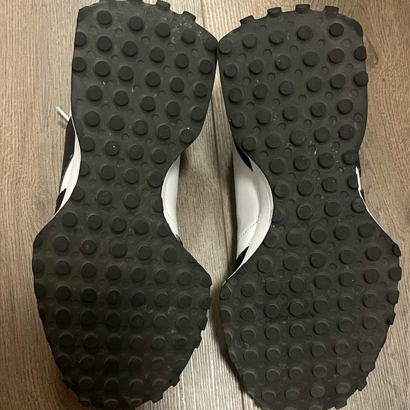 New Balance 327 - Picture 6 of 7